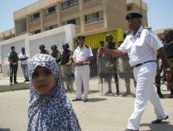 Mısırlılar Yoğun Güvenlik Önlemlemleri Altında Oylarını Kullanıyor