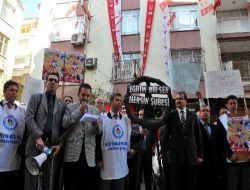Eğitim Bir Sen Üyeleri, Onur Öymen'i İstifaya Çağırdı