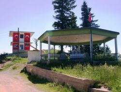 Oğlunun Hatıralarını Adına Yaptırdığı Şehit Evinde Yaşatıyor