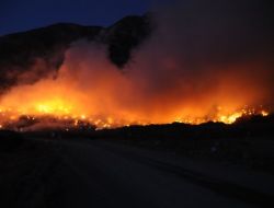 Manisa'da Çöp Alanında Metan Gazı Sıkışması Sonucu Yangın Çıktı