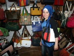 Yaz Aylarının Gözdesi Renkli Çantalar