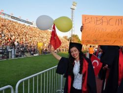 Hayatının İkinci Baharında Üniversite Mezunu Oldu