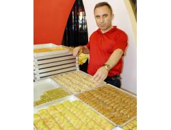 'Bayat Keteler Baklavaya Ceviz İçi Gibi Katılıyor'