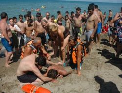 Karasu'da Hafta Sonu 38 Kişi Boğulma Tehlikesi Atlattı