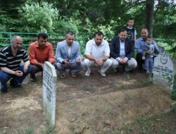 Agd Genel Başkanı Turhan, Adnan Demirtürk’ün Kabrini Ziyaret Etti