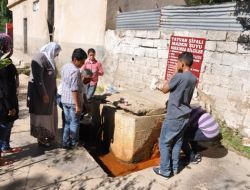 Vatandaşlar Tatvan’daki Şifalı Suya İlgi Gösteriyor