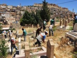 Mardin'de Mezarlıklar Temizleniyor..