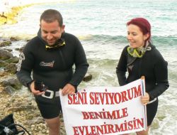 Denizaltında Evlenme Teklifi