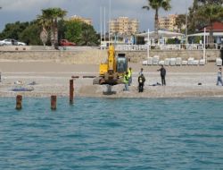 Konyaaltı'nda Atıl Duran İskele Kaldırıldı