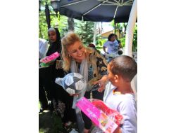 Nevin Gökçek, Mültecileri Ağırladı