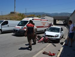 Otomobille Çarpışan Motosikletli Yaralandı