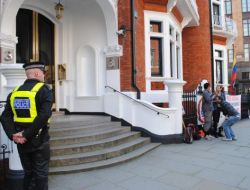 Basın Ordusu, Assange'ı Beklemeye Devam Ediyor