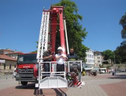 Yeni İtfaiye Aracı Tarihi 500 Yıllık Çınar Ağacını Üstten Gördü