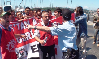Eylemciler Boğaziçi Köprüsü’nü trafiğe kapattı