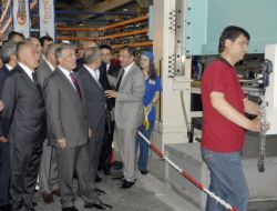 Gül, Fabrika Gezdi İşçilerle Yemek Yedi!