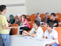 Güneydoğu İllerinden 353 Çocuğa İngilizce Kursu