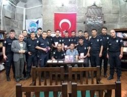 Polis Memuru Şiir Kitabı Çıkarttı