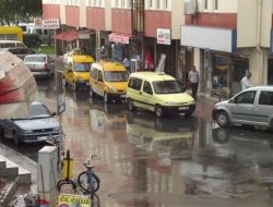 Kavurucu Sıcaklardan Bunalanlar Yağmurla Serinledi