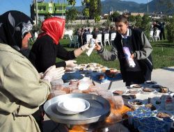 Osmaniye'de Fakir Öğrenciler Yararına Kermes Düzenlendi