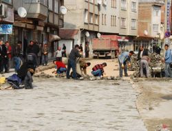 Turhal Belediyesi Kışın Bozulan Yolları Elden Geçiriyor