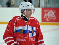 Putin, Finlandiyalı Liderle Hokey Oynadı, 'Nato’ya Girmeyin' Dedi