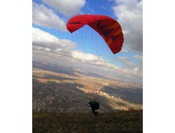 Adrenalin Tutkunları Yamaç Paraşütünde Buluşuyor