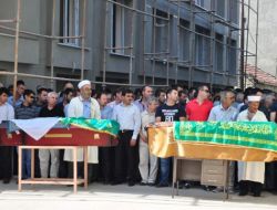 Patlamada Ölen Çocukluk Arkadaşları Yan Yana Toprağa Verildi