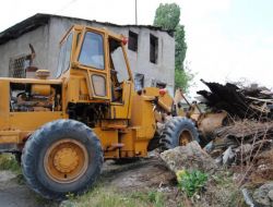 Sivas'ta Çöp Ev Belediye Ekiplerince Boşatıldı