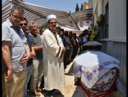 İstanbul'daki Kazada Ölen Üç Kişi, İzmir'de Toprağa Verildi