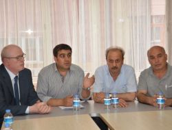 Chp'lilerden Kck Soruşturmasından Aranan Eğitim Sen'e Destek Ziyareti