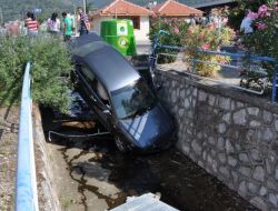 Otomabil Dereye Uçtu