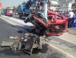 Otomobil Aydınlatma Direğine Çarptı: 1 Ölü