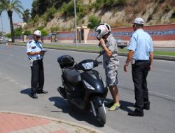 Kasksız Ve Gürültü Kirliliği Yapan Motosiklet Sürücüleri Yakın Takipte