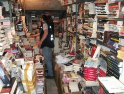 Polisten 'Korsan Kitap' Operasyonu