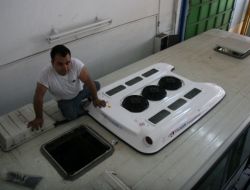 Engelleri Aldığı Yardımla Aştı, Şimdi Klimaları Tamir Ediyor