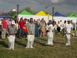 Geleneksel Oyunlar Şenliğe Renk Kattı