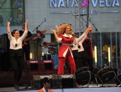 Türkiye’nin En Uzun Akvaryum Tüneli Hadise Konseriyle Açıldı