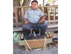 35 Yıldır Aynı Yerde Ayakkabı Boyacılığı Yapıyor