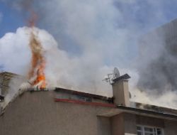 Çatı Yangını Panik Yaşattı