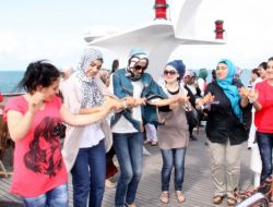 İngilizce Öğrenen Güneydoğulu Öğrenciler, Karadeniz Üzerinde Halay Çekti