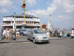 İzmir Büyükşehir Geçici Bir Arabalı Vapur Kiraladı