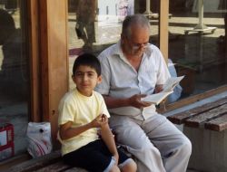 65 Yaşında, Torunuyla Birlikte Kur'an Öğreniyor