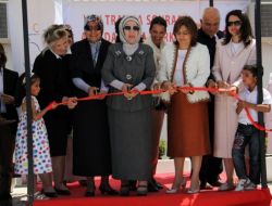 Emine Erdoğan, Konteyner Kentte Aile Danışma Merkezi'ni Açtı