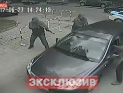 Moskova'da Film Gibi Silahlı Soygun Kamerada