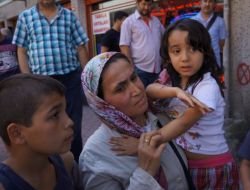 Üst Katı Ve Çatısı Alev Alev Yanan Apartmanda Can Pazarı