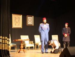 Abdulhamit'in Hayatını Anlatan 'Eskitilmiş Kılıç' Oyunu İlgi Gördü