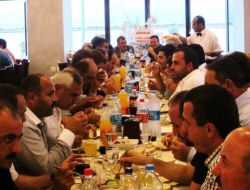 Ak Parti'de Eski Ve Yeni Yönetim Yemekte Buluştu