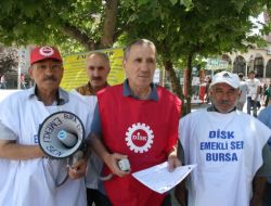 Emeklilerin Sıkıntılarını Anlatması İçin Meydana Kürsü Kurdular