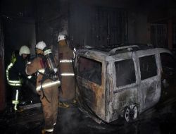 Otomobilde Başlayan Yangın İki Katlı Eve Sıçradı