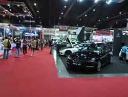 Bangkok Araba Fuarına, Otomobil Tutkunları Akın Etti